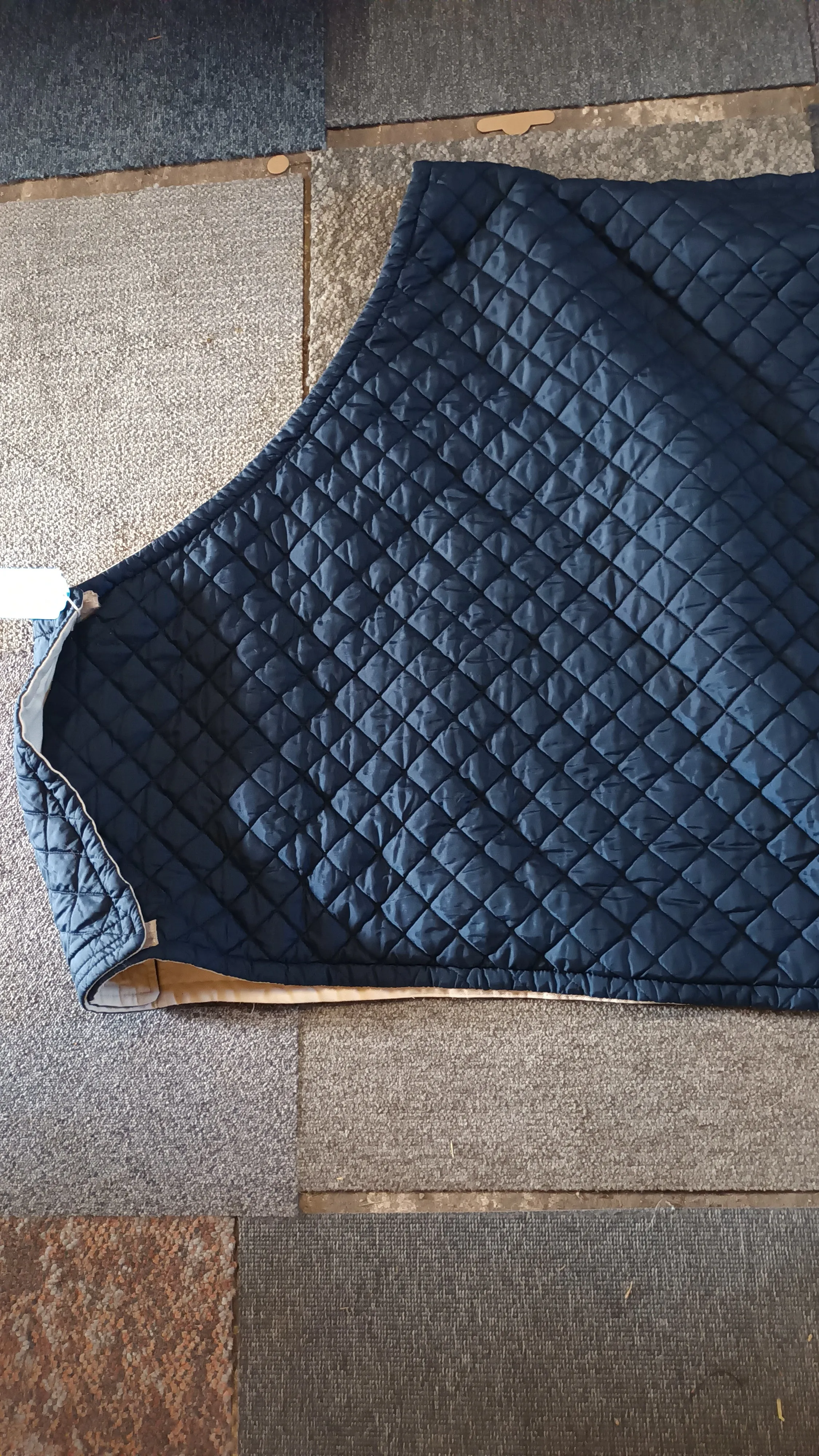 5'3, gorgeous quilted under rug, great condition