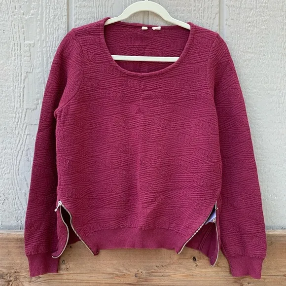 Anthropologie Moth ribbed maroon side zip quilted plush scoop crew neck sweater