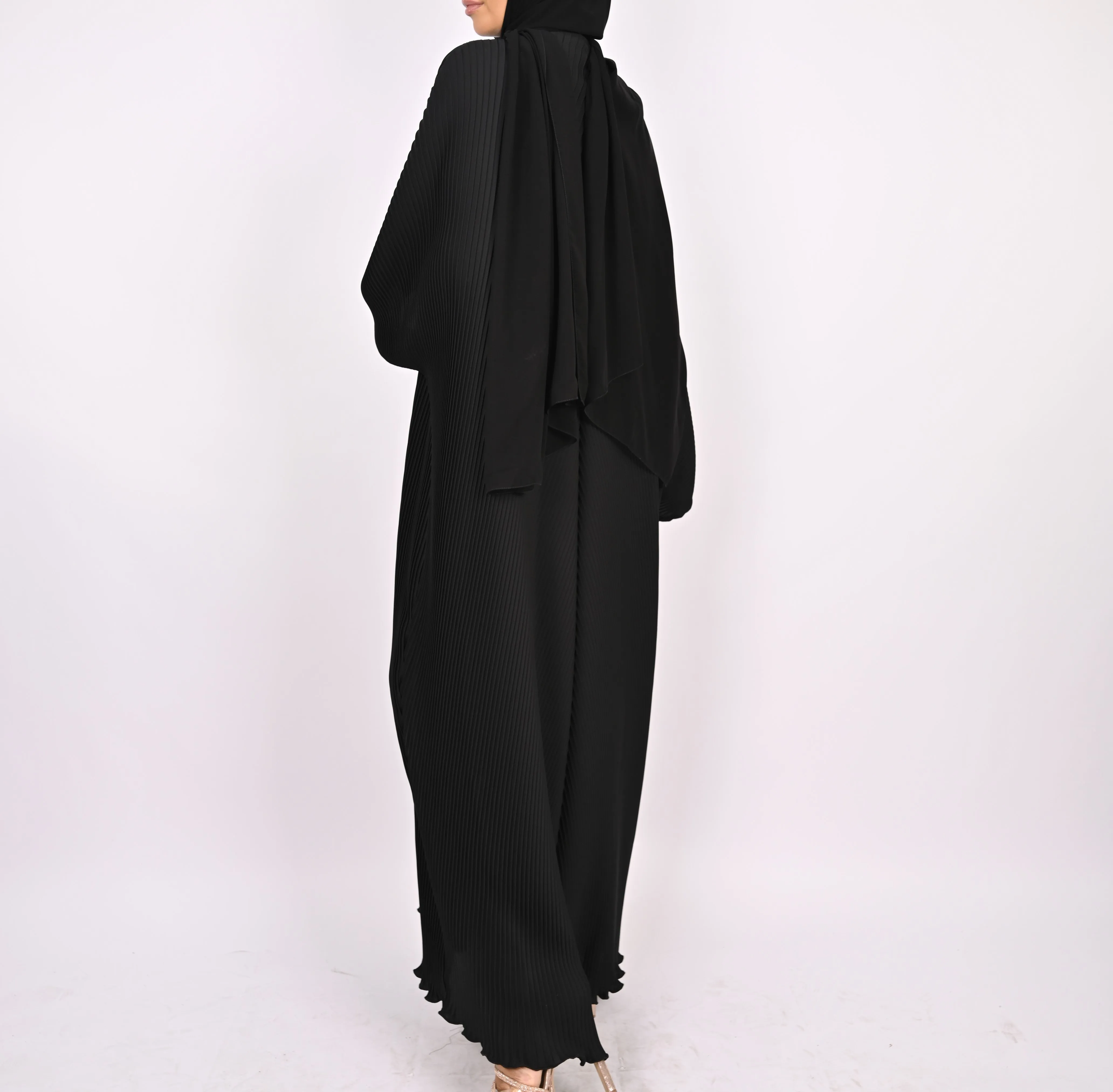 Black - Pleated Batwing Abaya