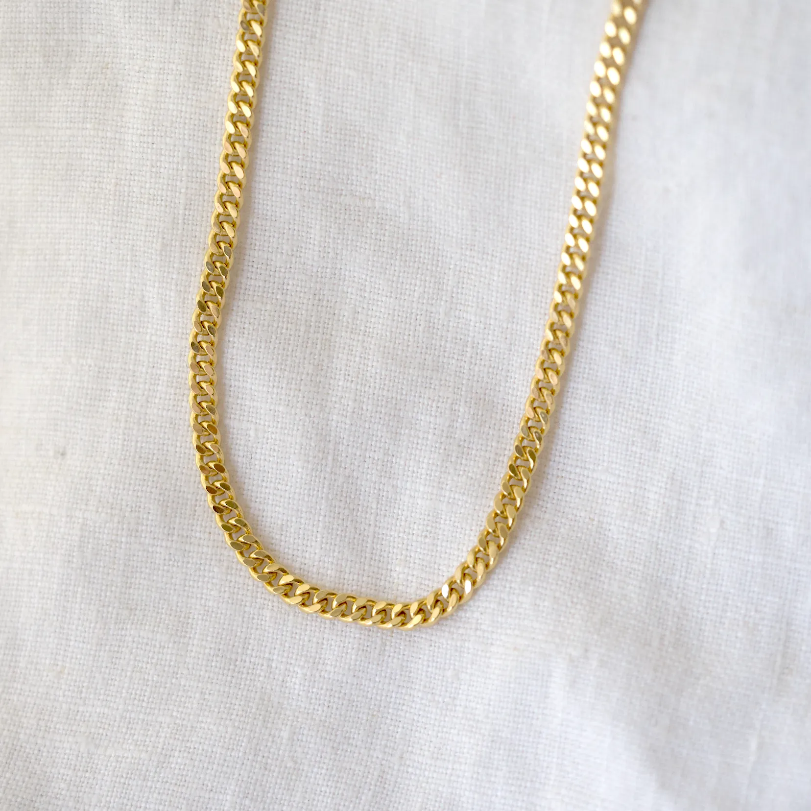 Chunky Hollow Curb Chain Necklace