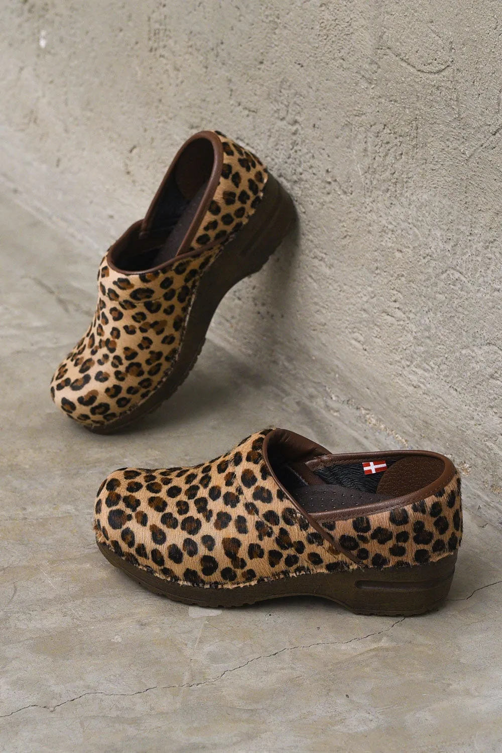 Closed Pony - Leopard