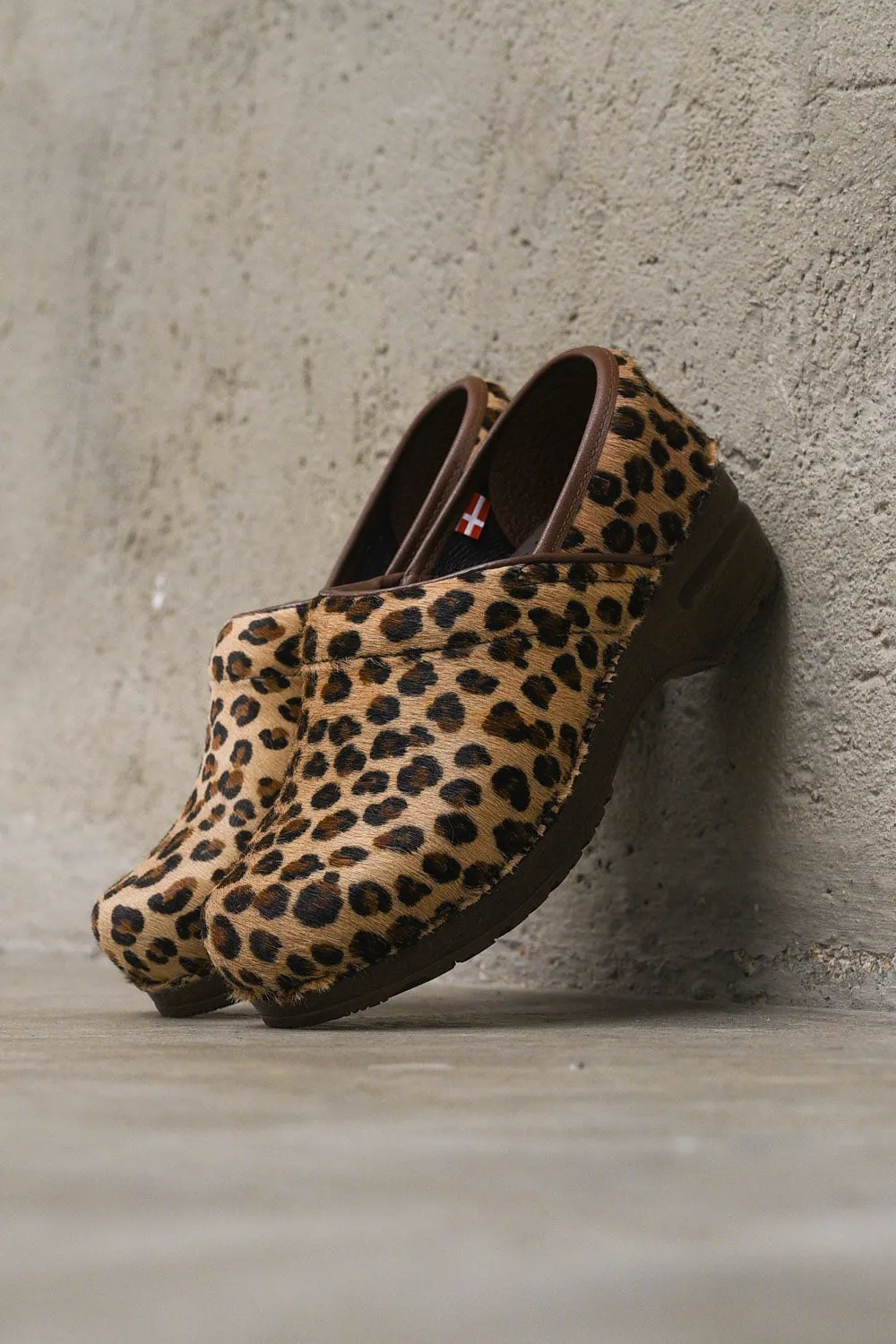 Closed Pony - Leopard