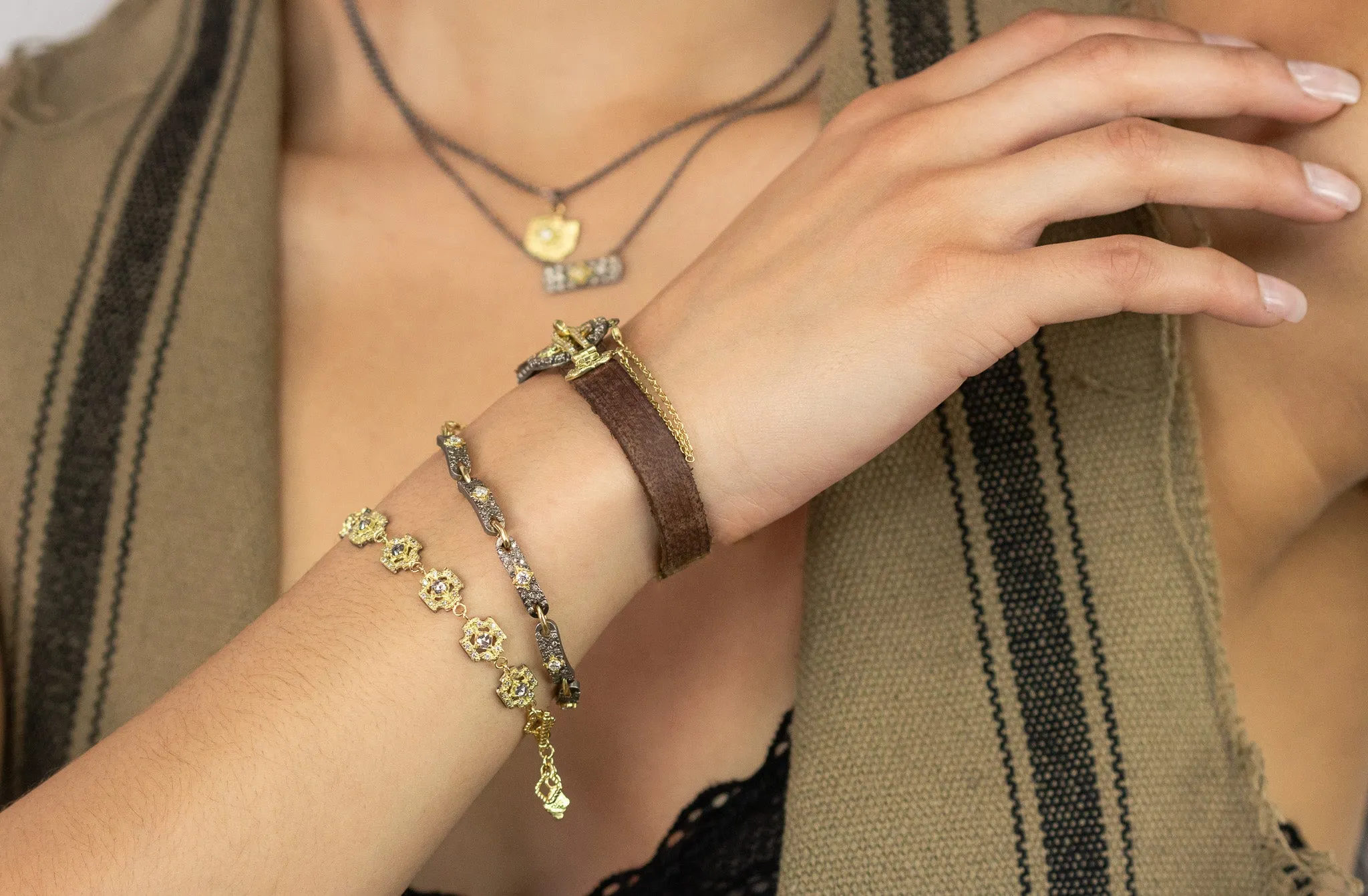 CRIVELLI TEXTURED LINK BRACELET