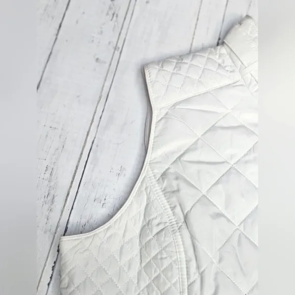 Crown &amp; Ivy White Quilted Puffer Vest Gold Zip up w/ Zip Pockets Collar Size XXL