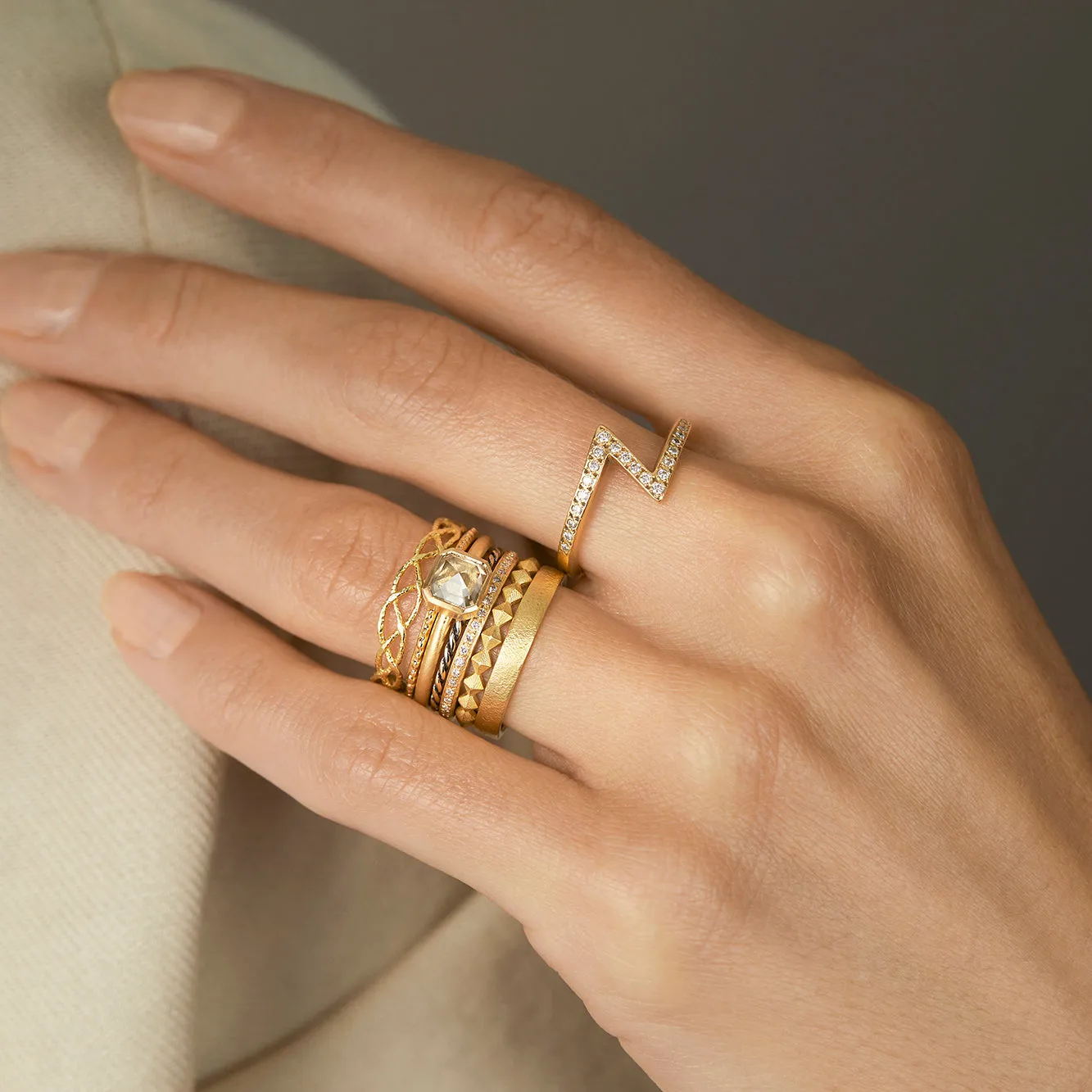 Dot Textured Band | R0604