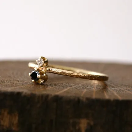 Double prong textured ring