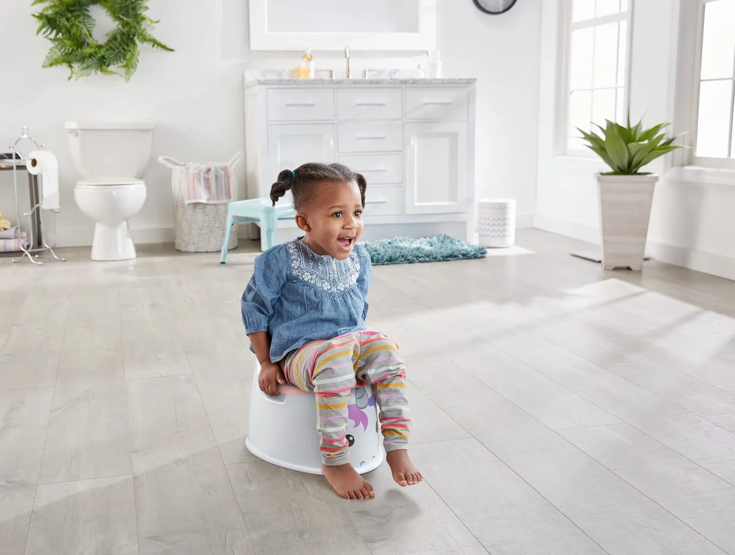 Fisher-Price Unicorn Potty - Friendly unicorn face encourages toddlers to sit & potty-train