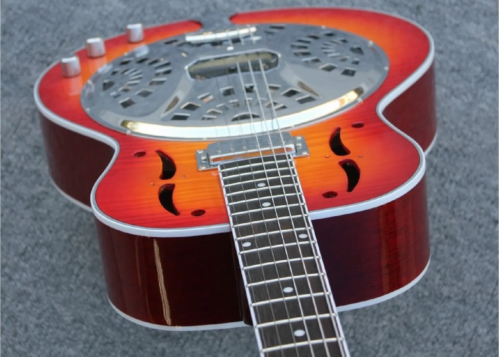 Grote Resonator guitar