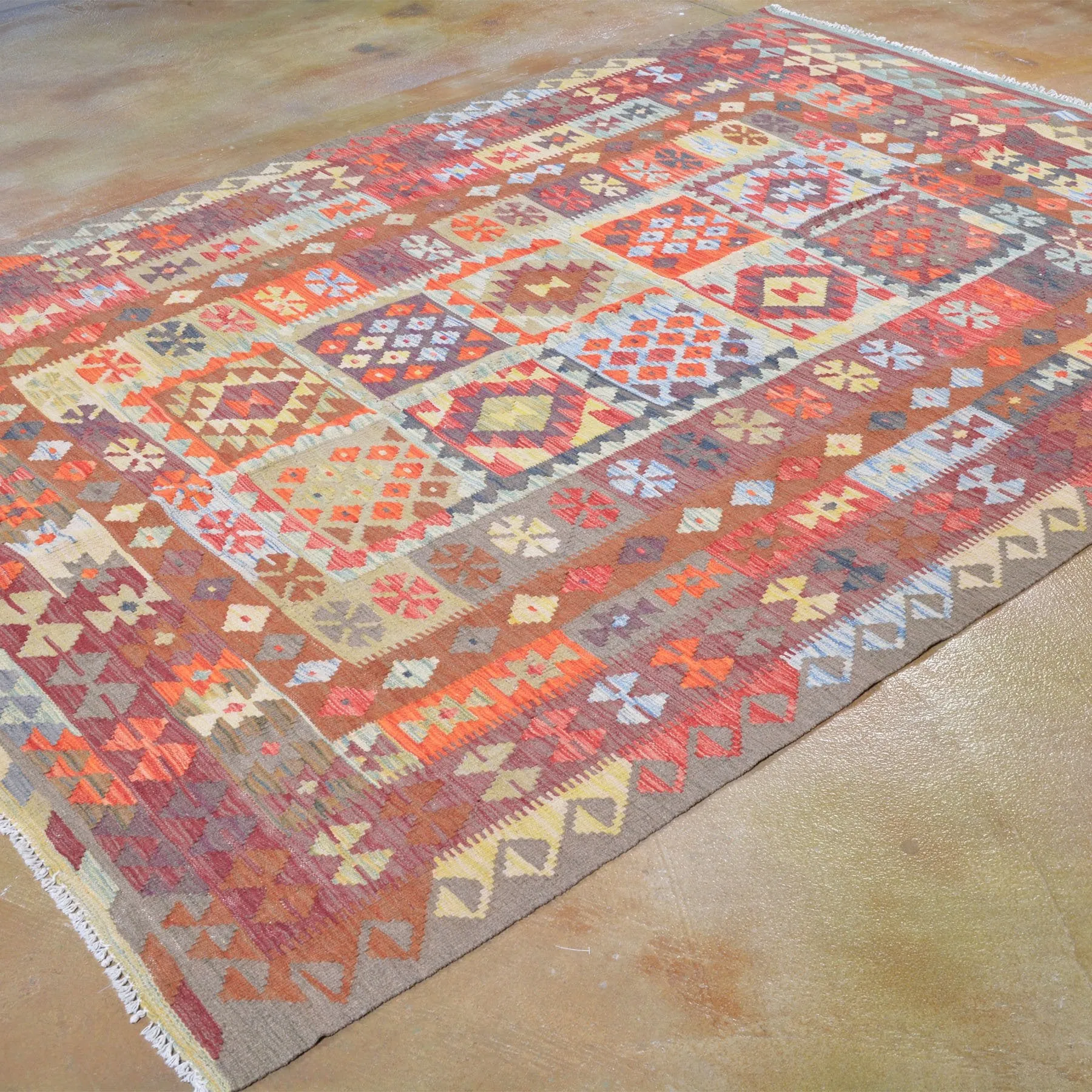 Hand-Woven Tribal Geometric Design Kilim Wool Rug (Size 5.9 X 8.3) Brral-2949