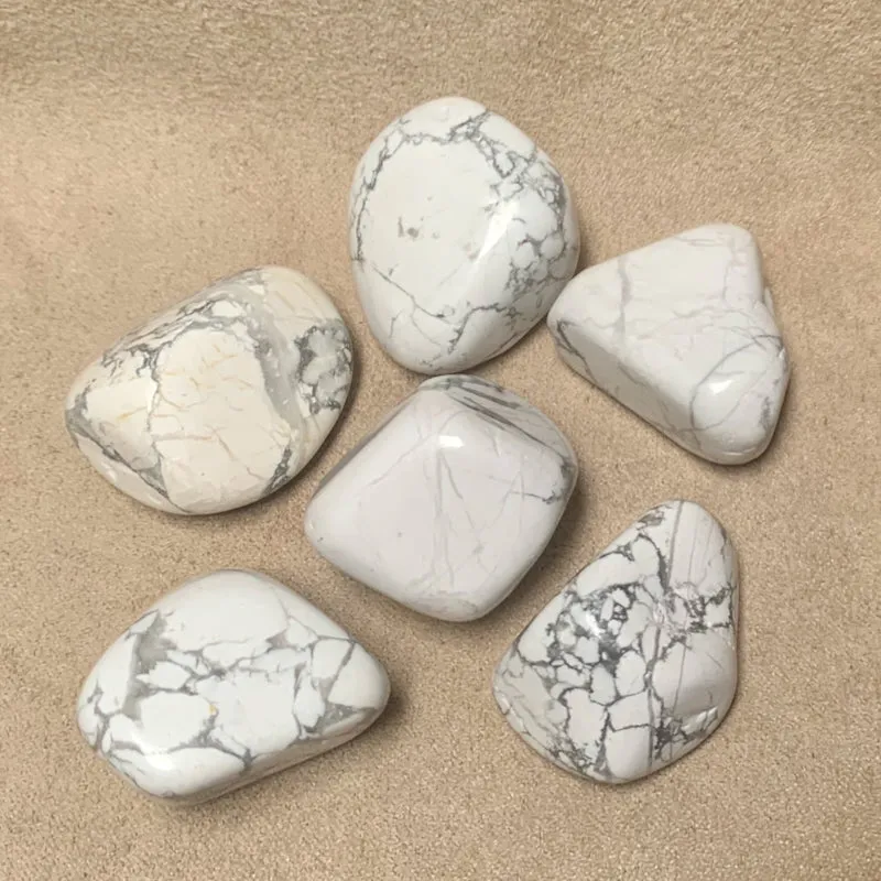 Howlite Polished Pebble (Calm, Patience)