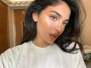 Kylie's Soft & Glowy Look