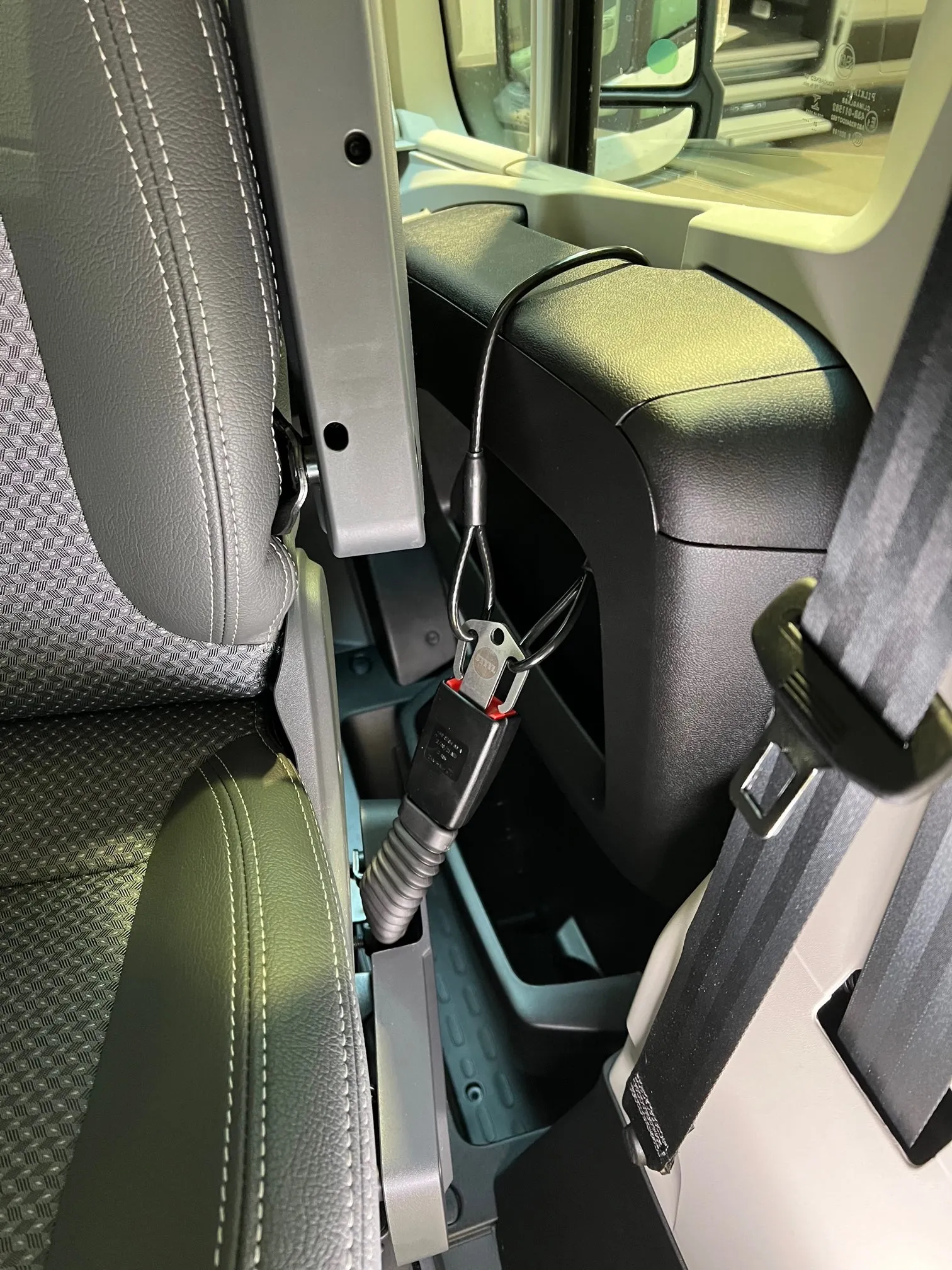 Lock-Y-Door die Zusatzsicherung für Fahrer- & Beifahrertür passend für Kastenwagen Ducato Jumper Boxer (nicht für Ducato 8 9)
