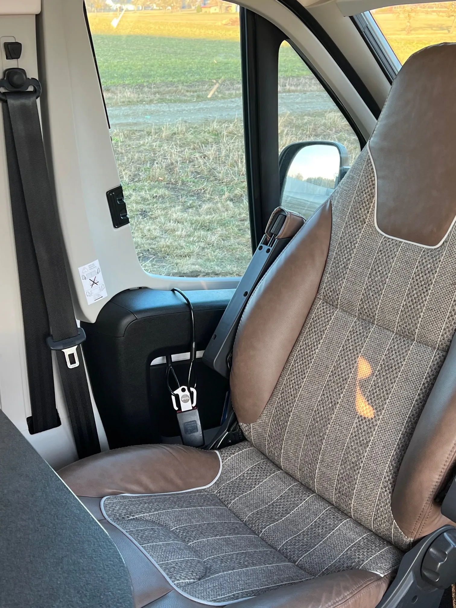 Lock-Y-Door die Zusatzsicherung für Fahrer- & Beifahrertür passend für Kastenwagen Ducato Jumper Boxer (nicht für Ducato 8 9)