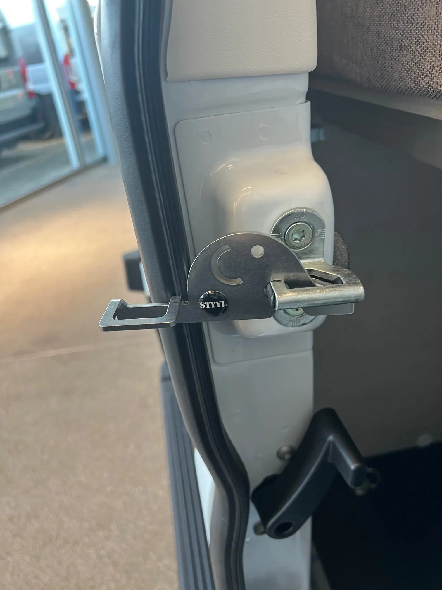 Lock-Y-fant der Beifahrer- & Hecktüraufsteller aus Edelstahl passend für Kastenwagen Ducato Jumper Boxer Sprinter