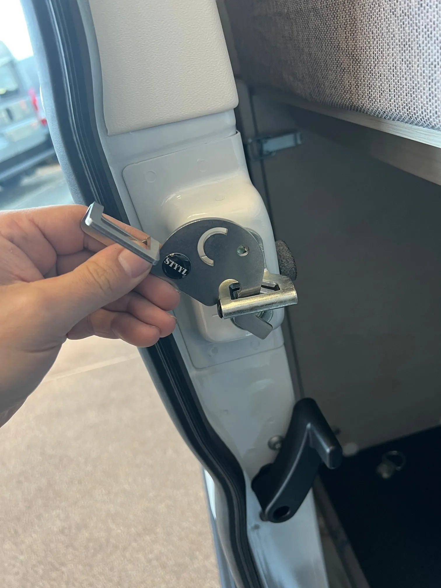 Lock-Y-fant der Beifahrer- & Hecktüraufsteller aus Edelstahl passend für Kastenwagen Ducato Jumper Boxer Sprinter