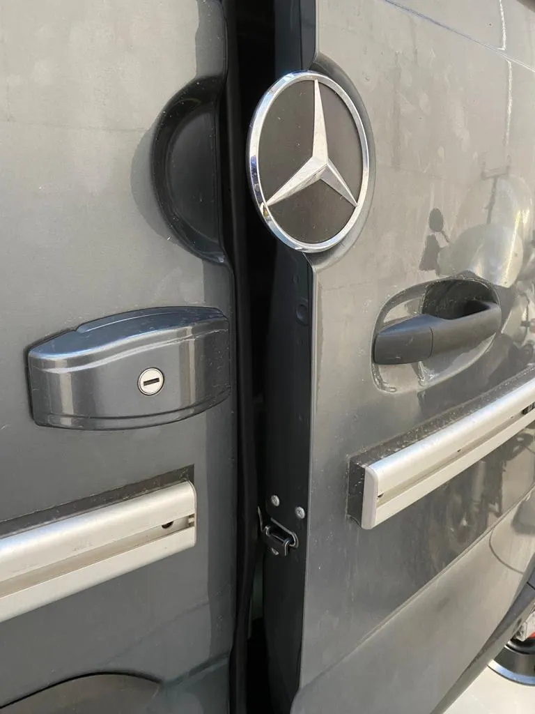 Lock-Y-fant der Beifahrer- & Hecktüraufsteller aus Edelstahl passend für Kastenwagen Ducato Jumper Boxer Sprinter