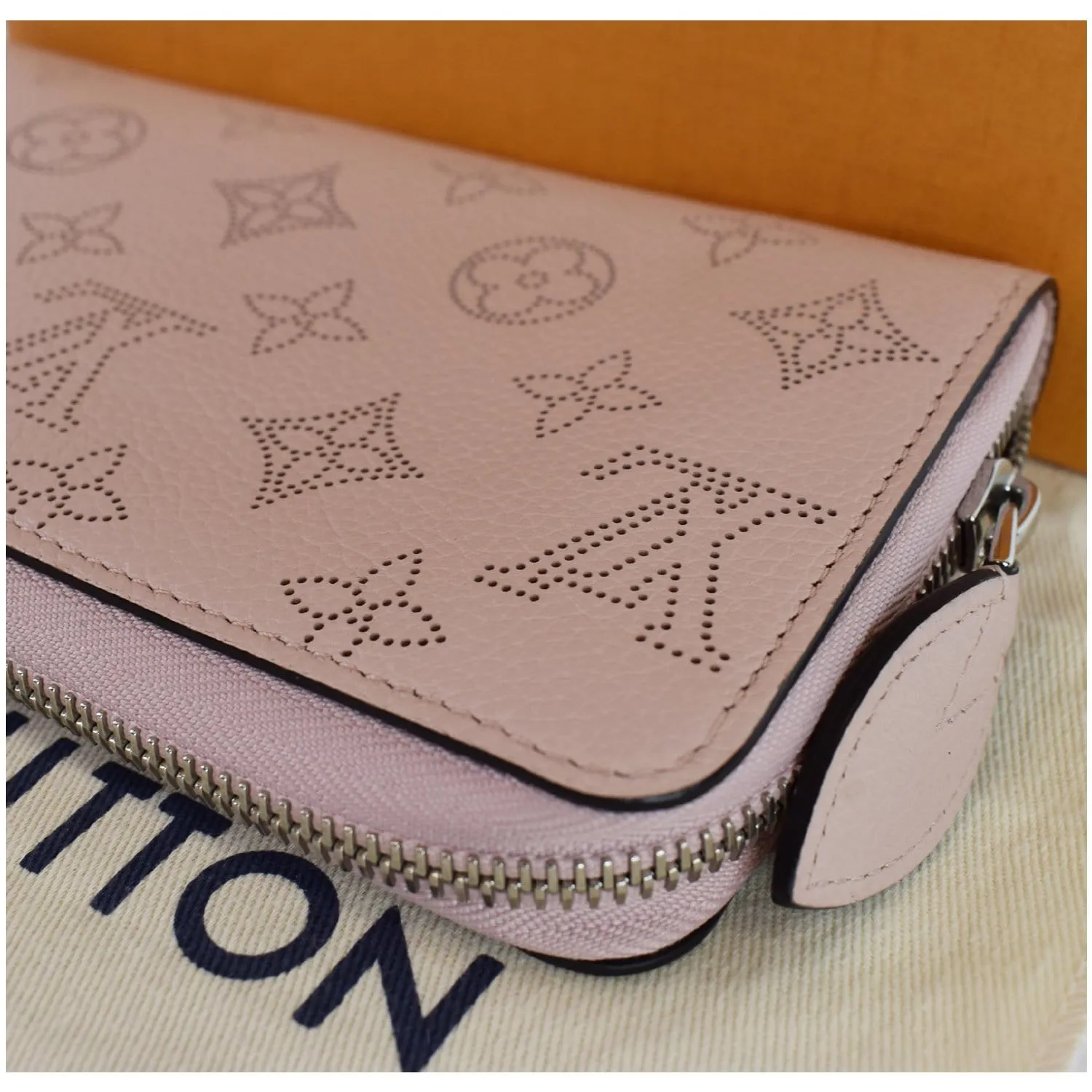 LOUIS VUITTON Mahina Leather Zippy Wallet Magnolia