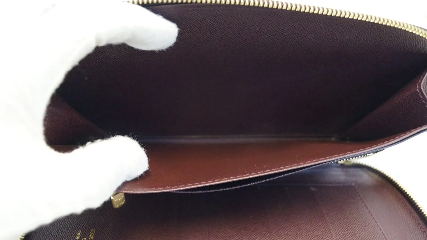 LOUIS VUITTON Taiga Leather Atoll Organizer Wallet