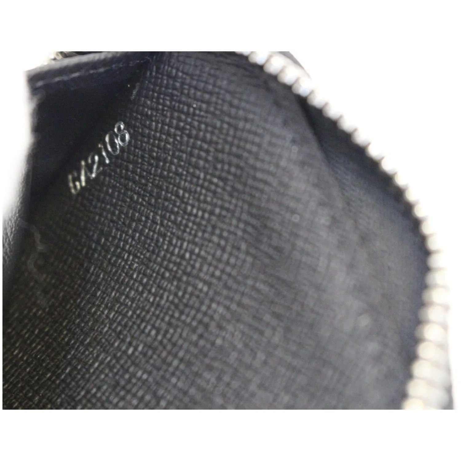 LOUIS VUITTON Zippy Organizer Taiga Leather Wallet Black