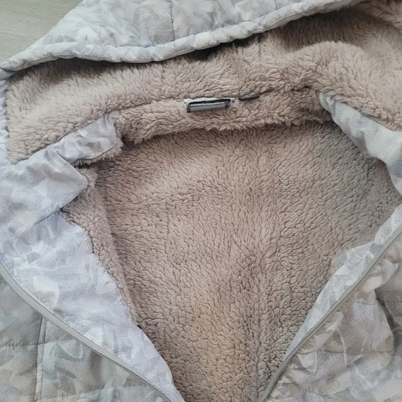 New Balance Grey &amp; White Quilted Jacket Fur Lined ✨️ Size Large Only worn 1x