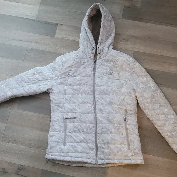 New Balance Grey &amp; White Quilted Jacket Fur Lined ✨️ Size Large Only worn 1x