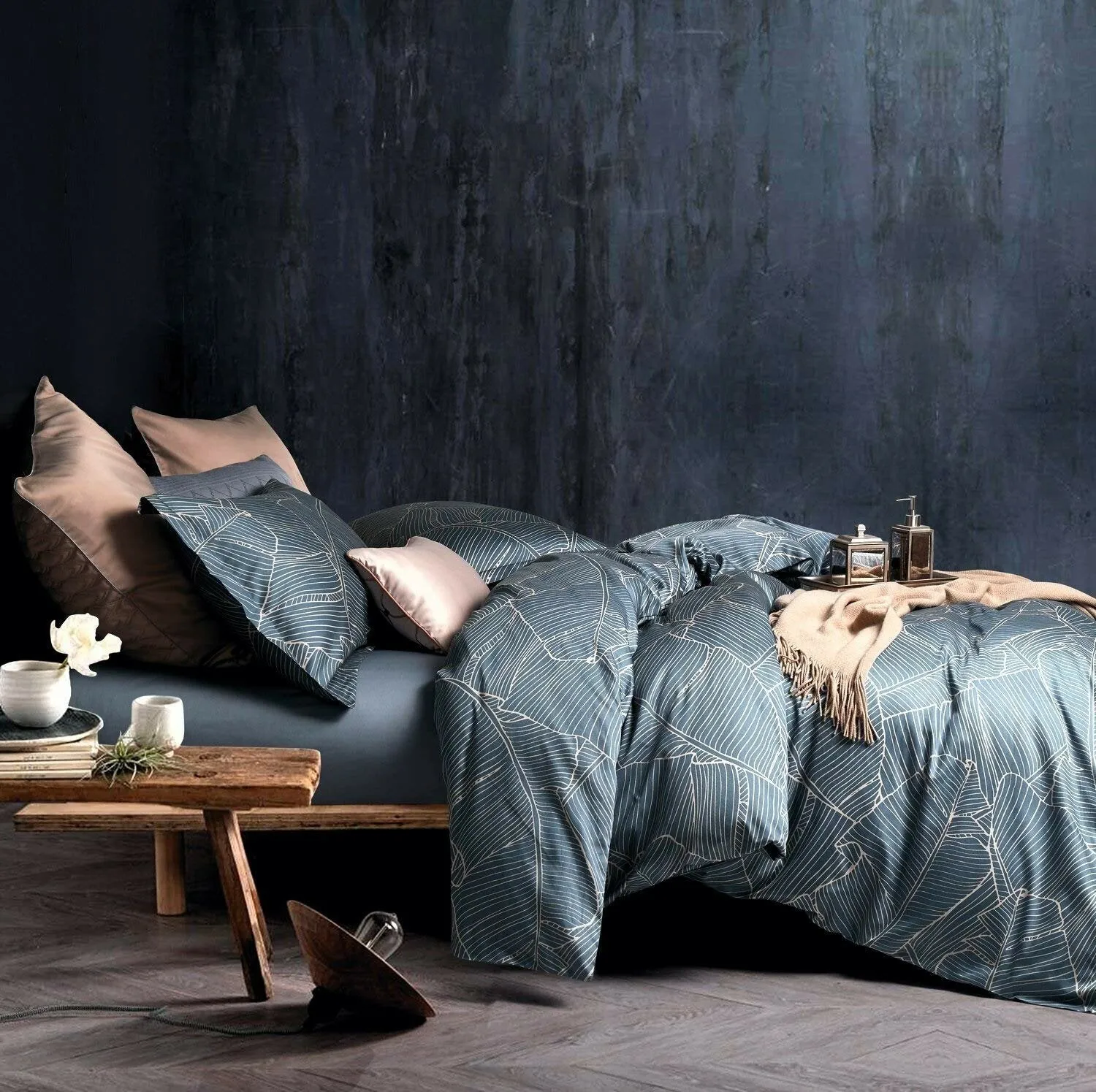 New Superior Egyptian Quality Kensett Minimalist Muted Midnight Blue Botanical Leave Zen Duvet Cover Set in King! Retails $330 W/Tax!