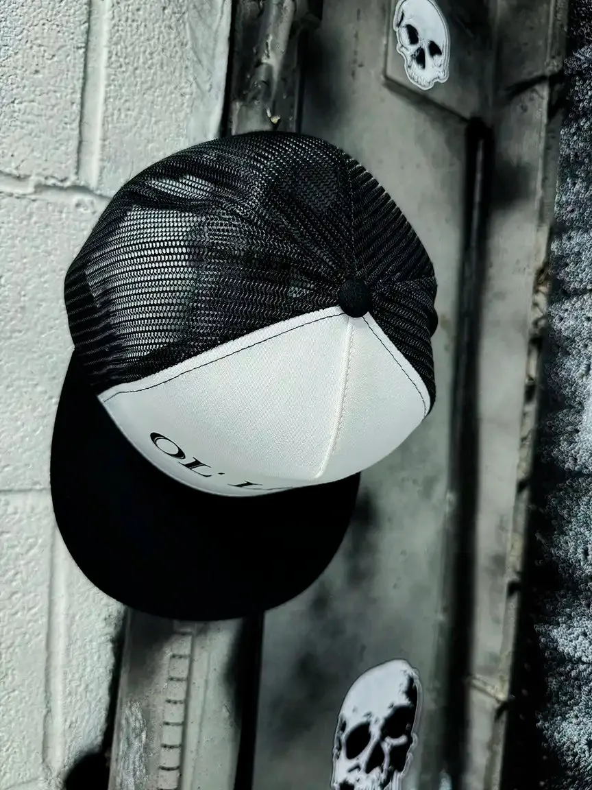 OL' LADY BLACK & WHITE HAT