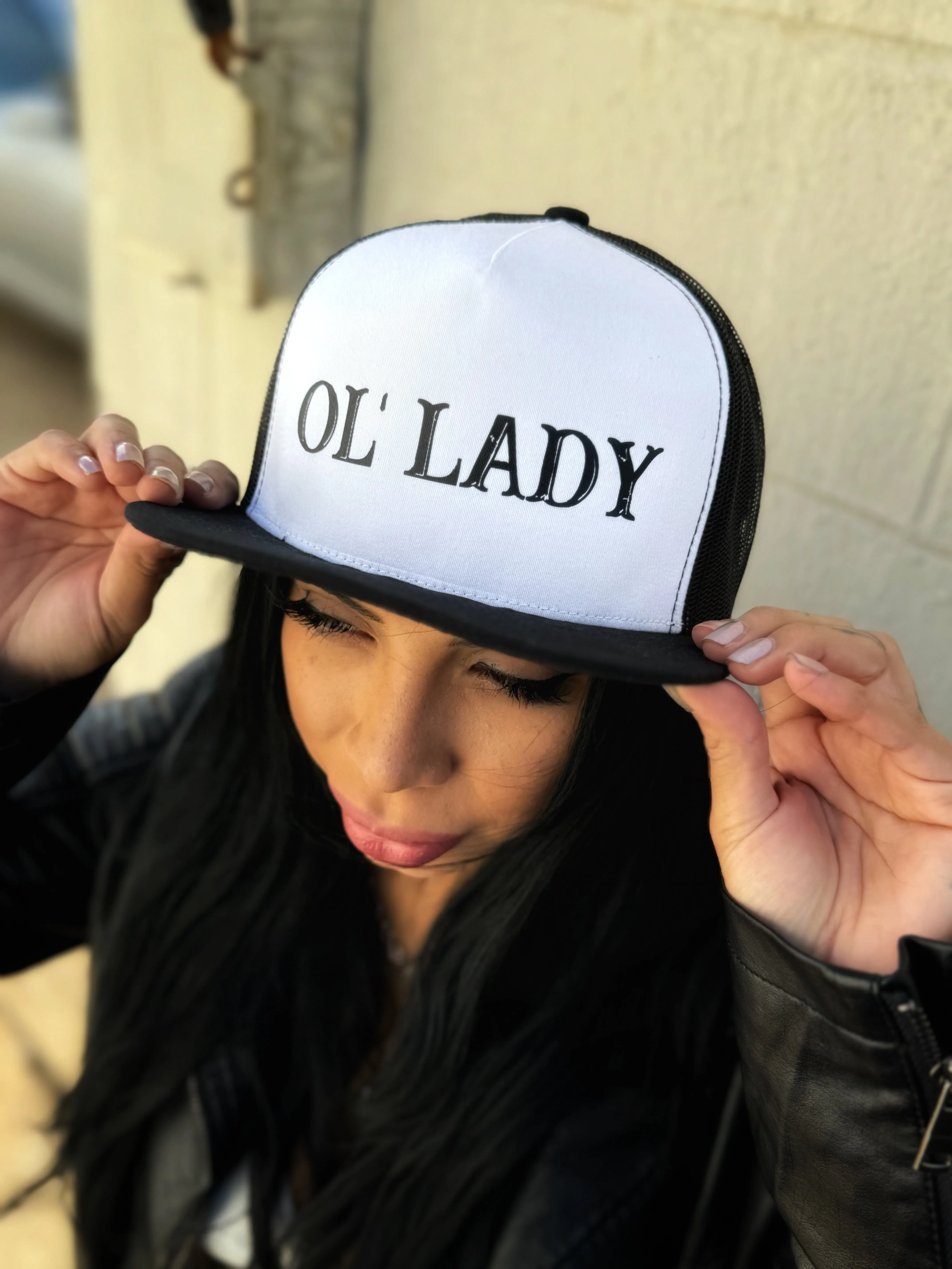 OL' LADY BLACK & WHITE HAT