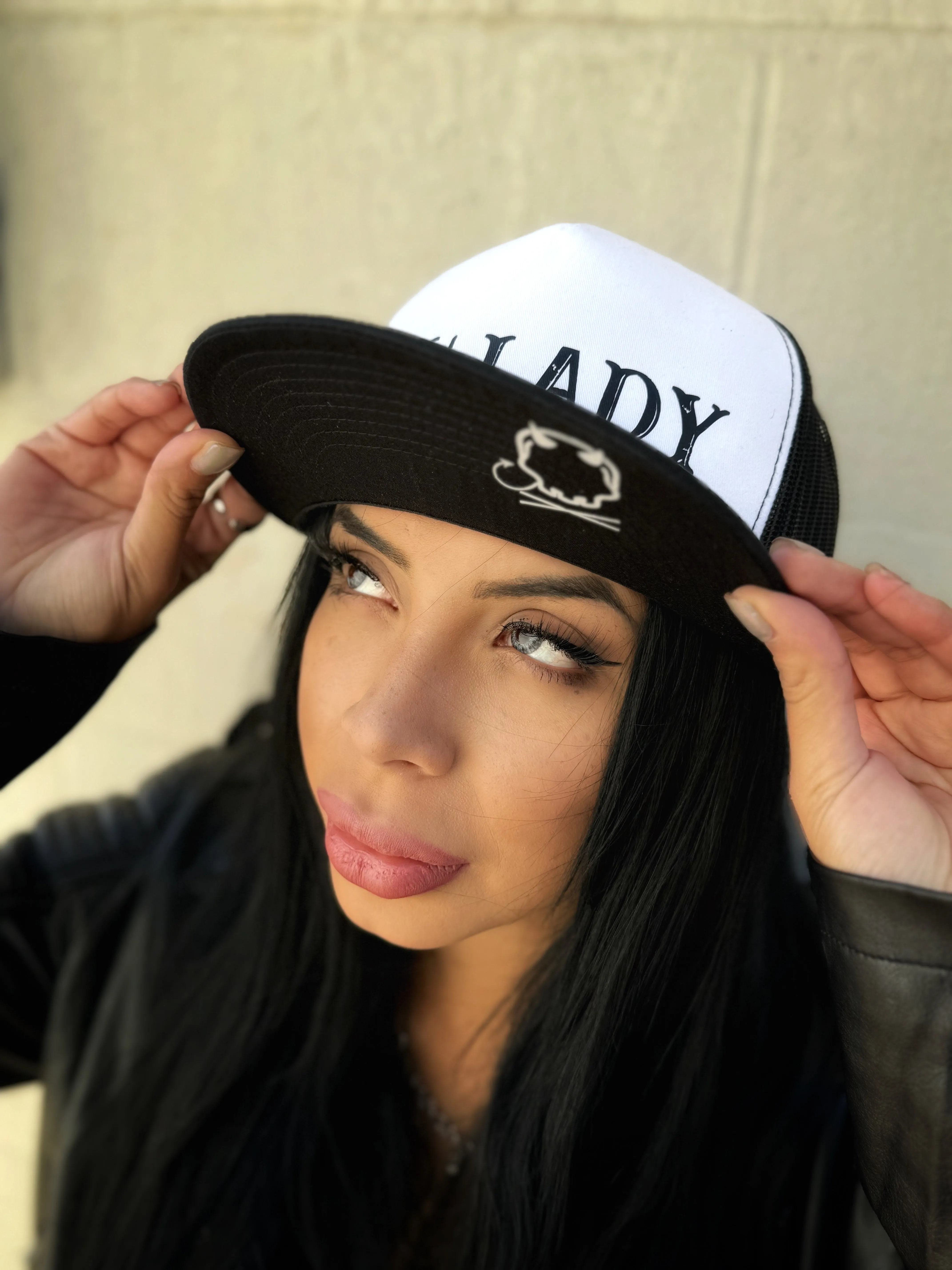 OL' LADY BLACK & WHITE HAT