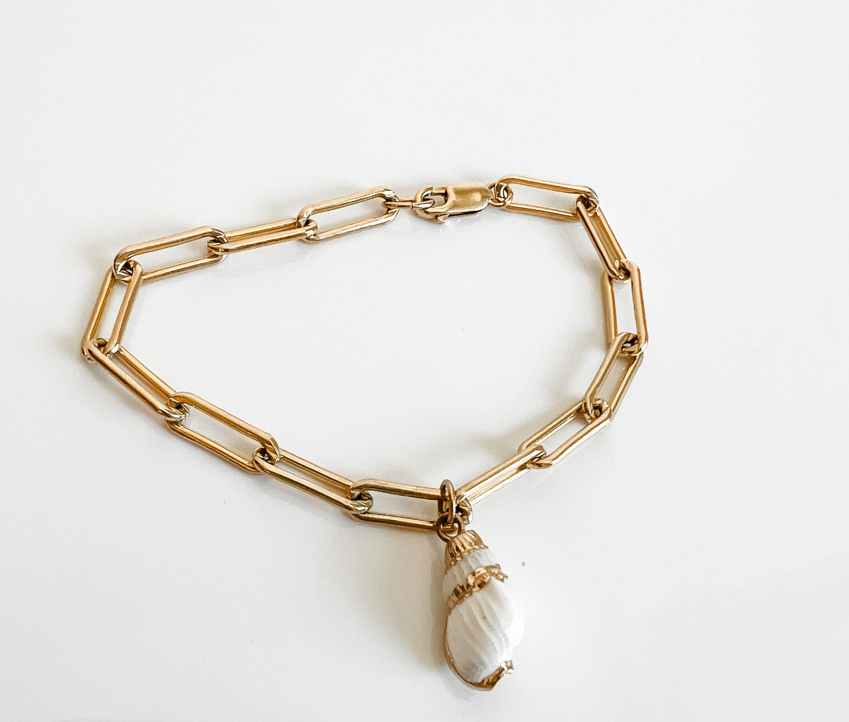 RILEY THICK BRACELET WITH SHELL