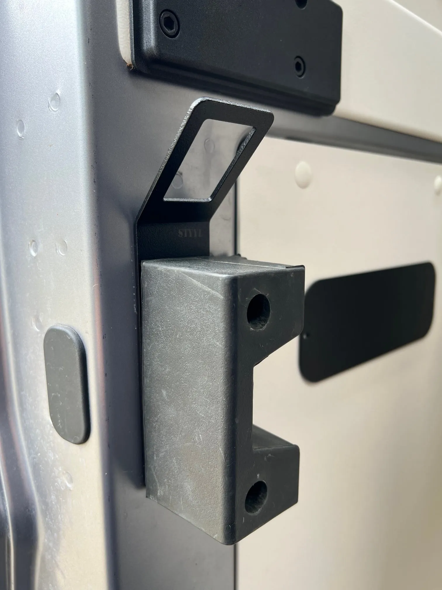 Slide-Y-Lock die Zusatzsicherung für die Schiebetür passend für Kastenwagen Ducato Jumper Boxer