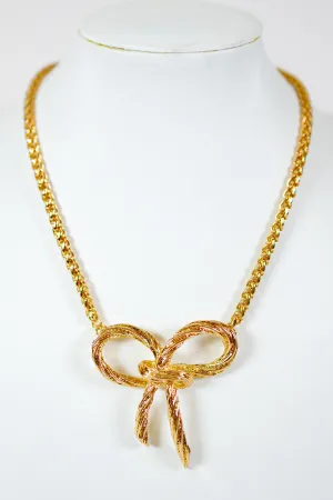 Textured Bold Ribbon Choker