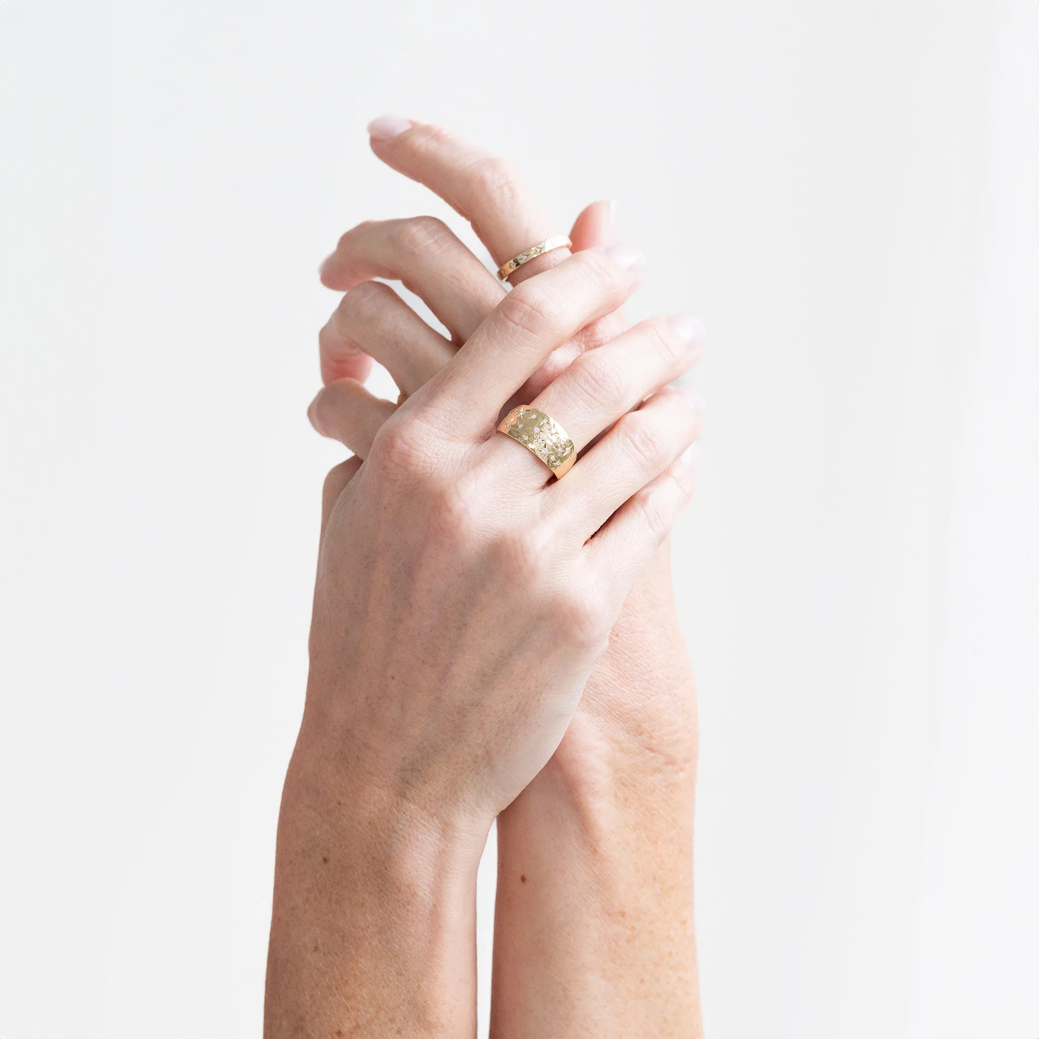 The Thick Etoile Ring