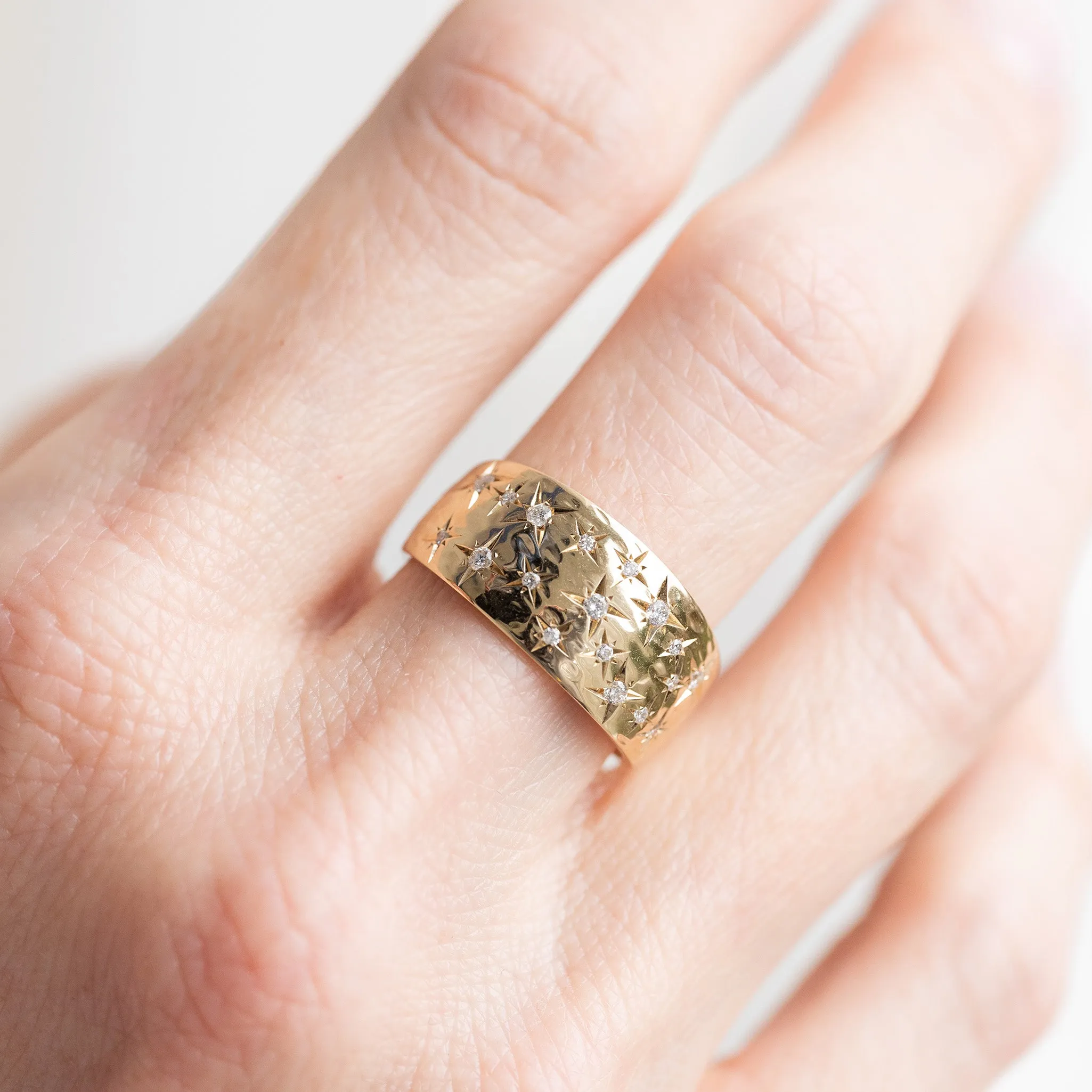 The Thick Etoile Ring