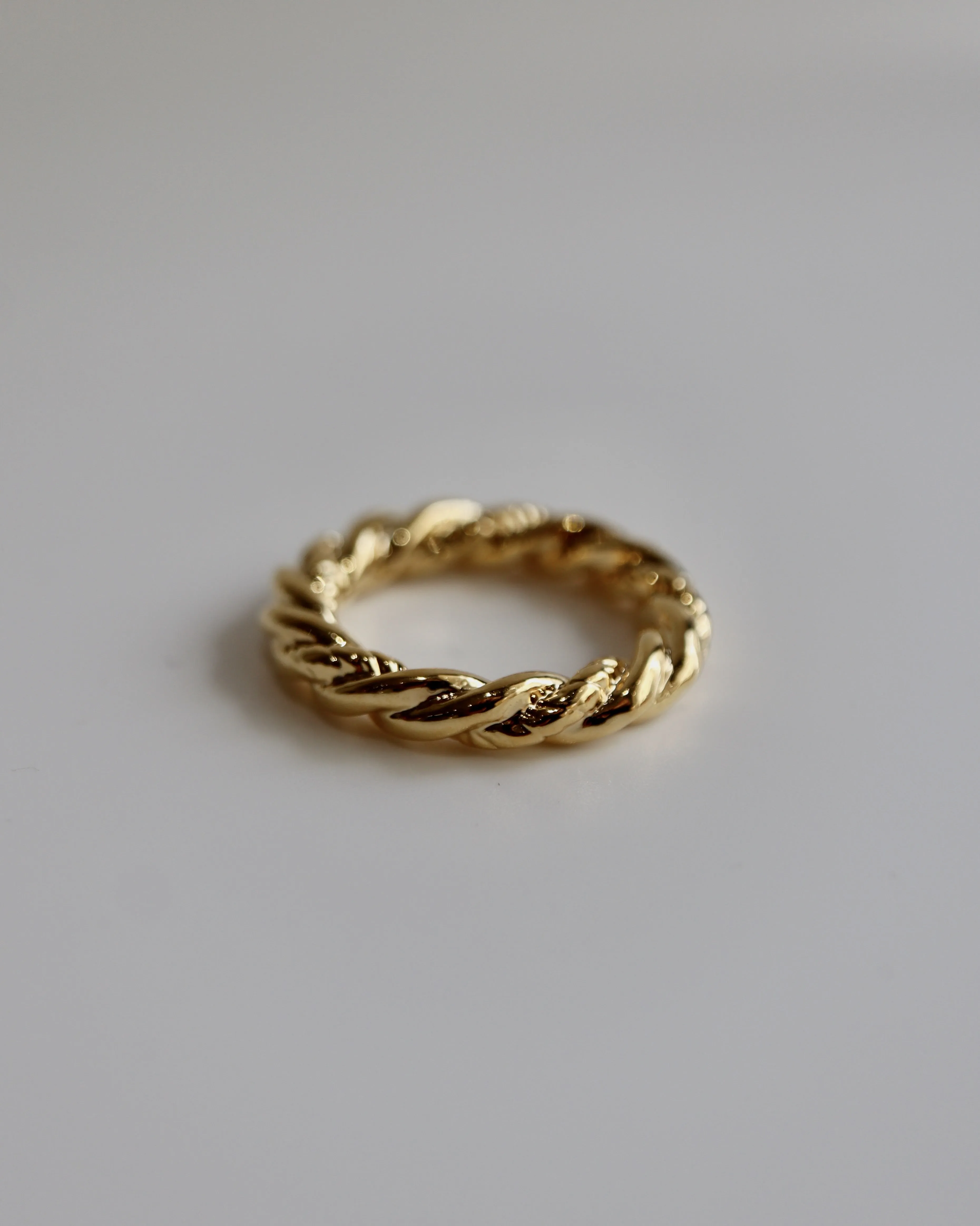 thick string ring