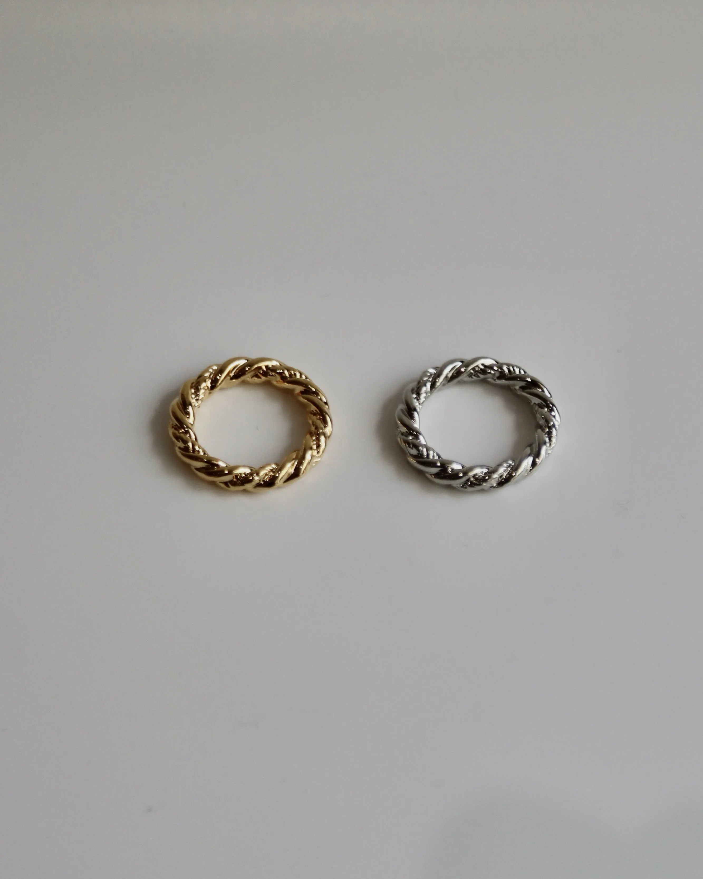 thick string ring
