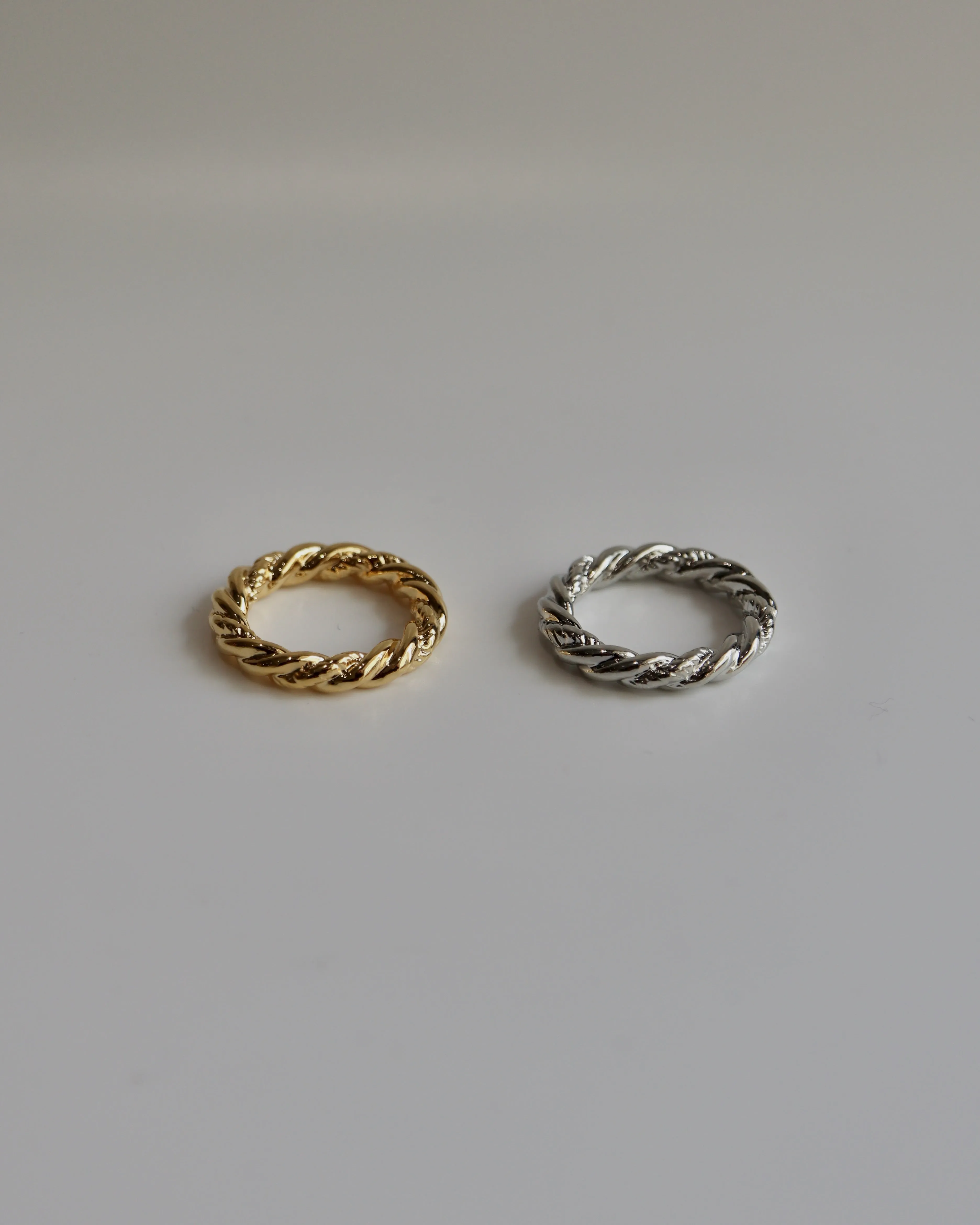 thick string ring
