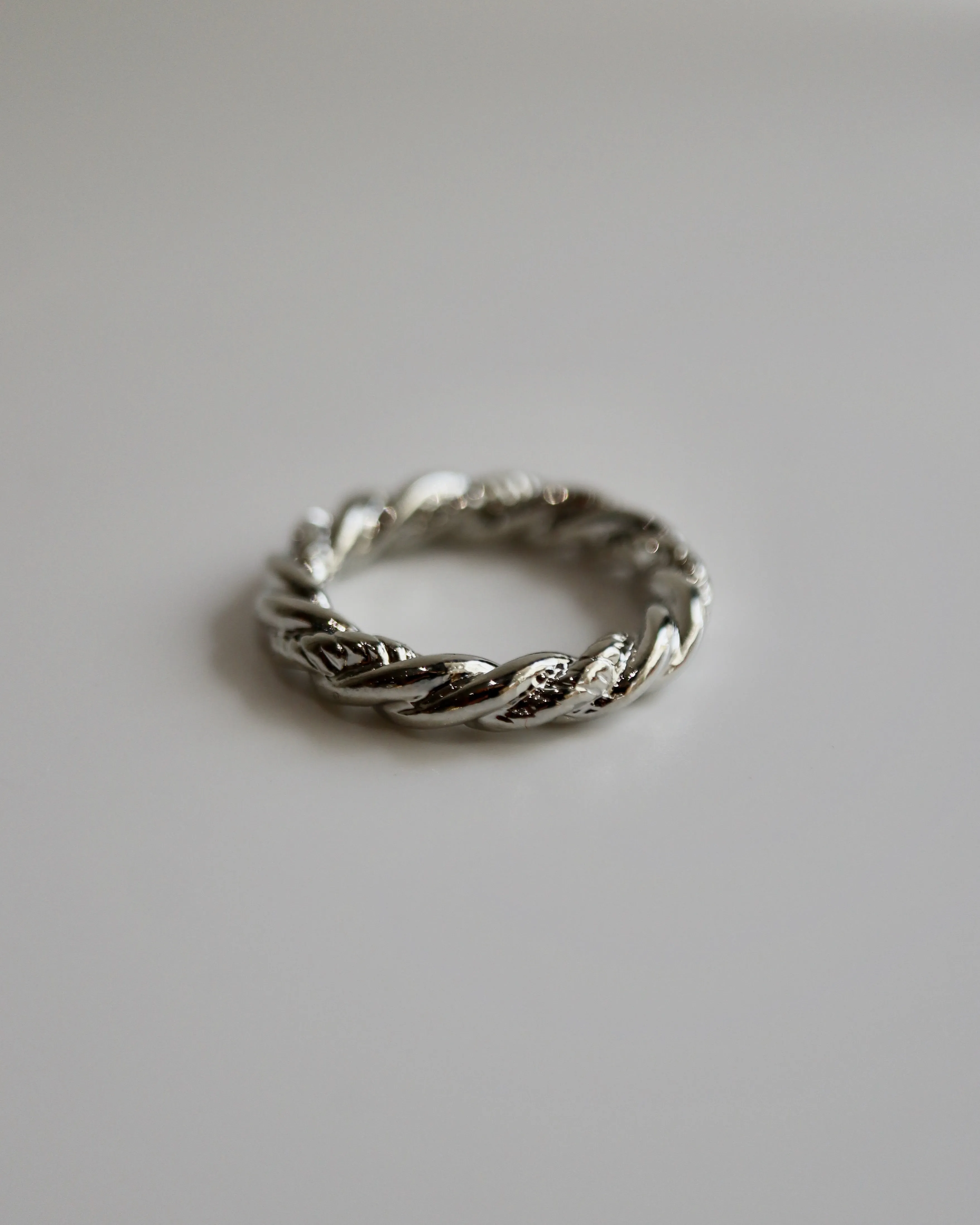 thick string ring