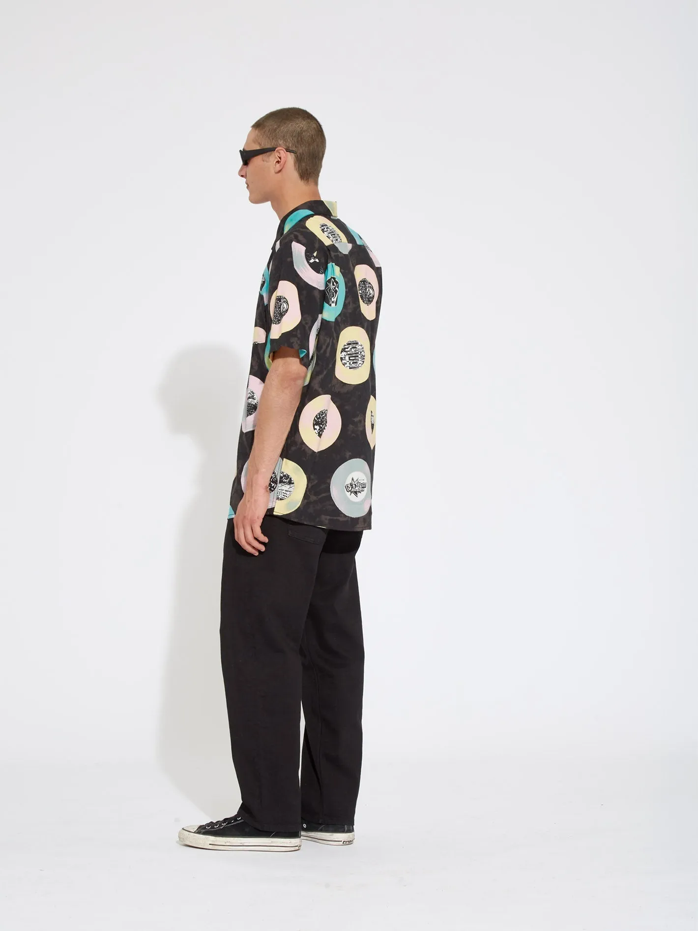 V Entertainment Shirt - BLACK