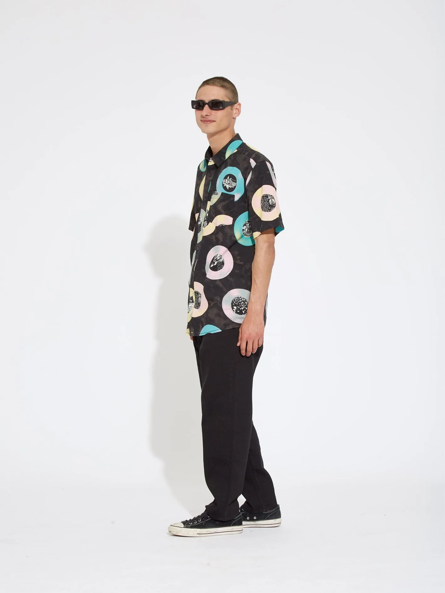 V Entertainment Shirt - BLACK