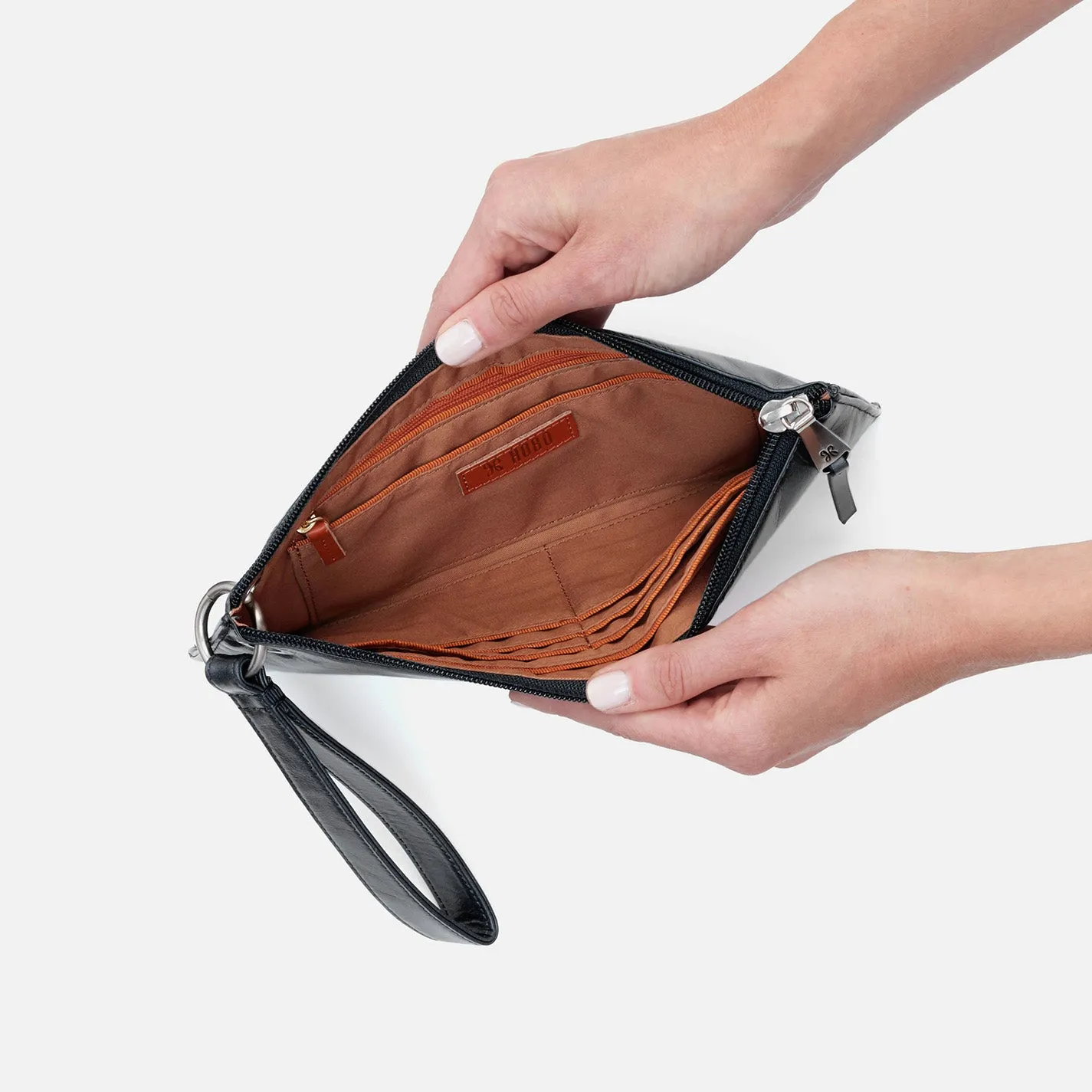 Vida Wristlet In Polished Leather - Black