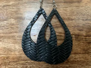 Woven Teardrop Cutout Earring (Black)